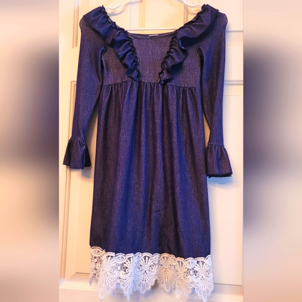 Long-sleeved blue dress